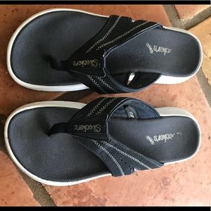 Sketchers Navy and White Flip Flops size 9